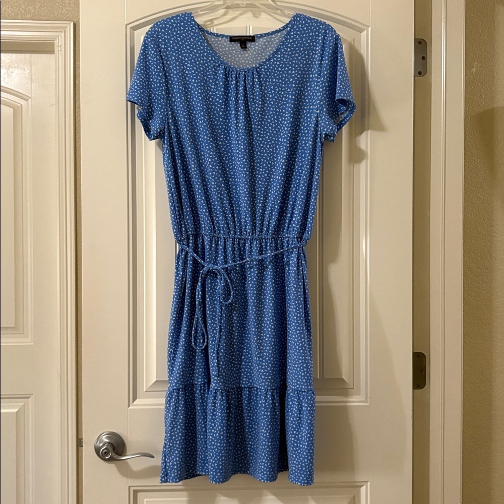 Banana Republic Medium Blue Floral Print Knee Length/Midi Dress